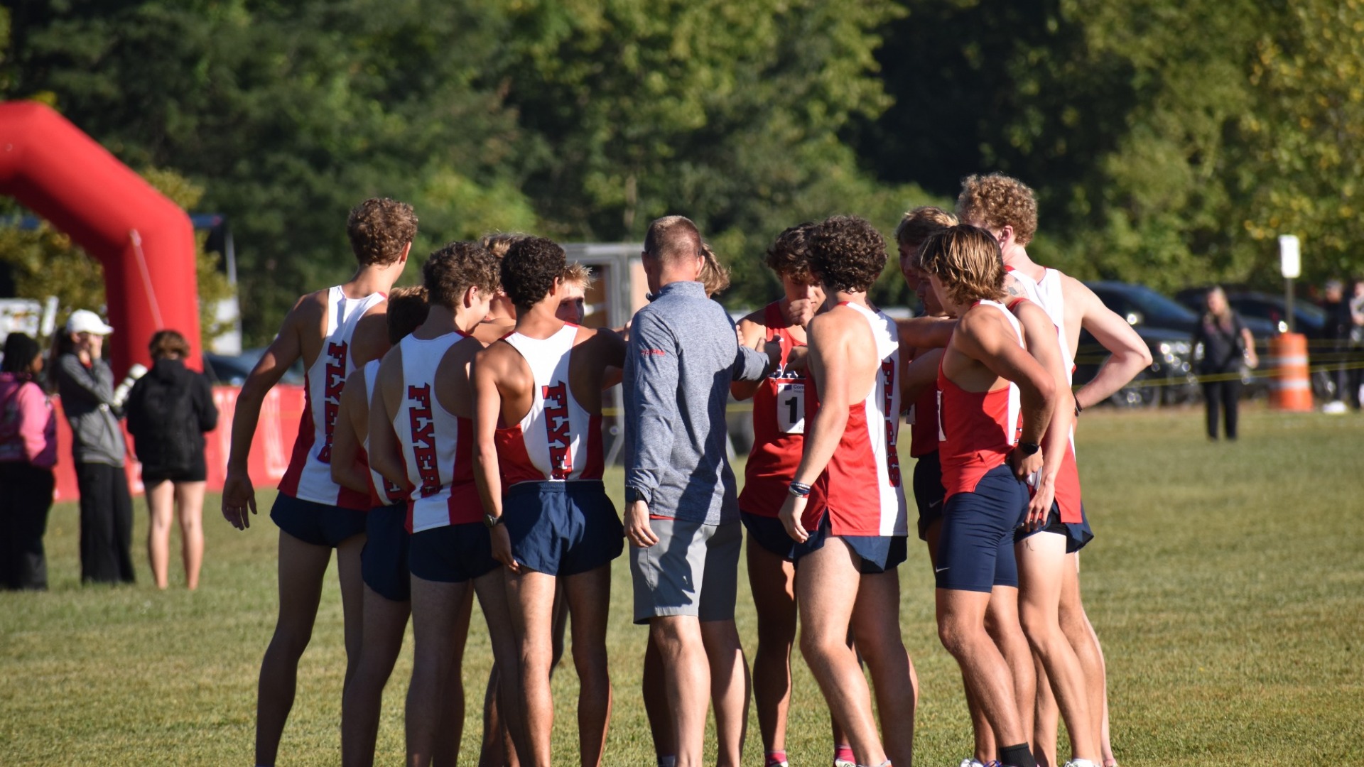Men's Cross Country huddles together before a race