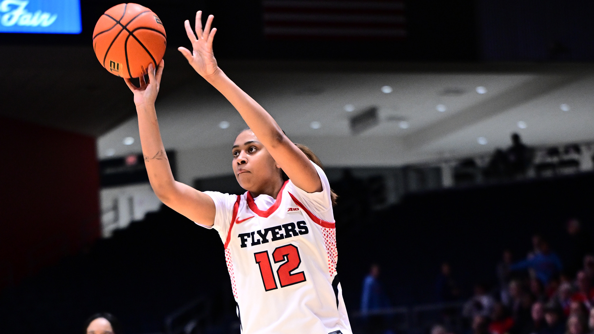 jayda johnson shooting the ball