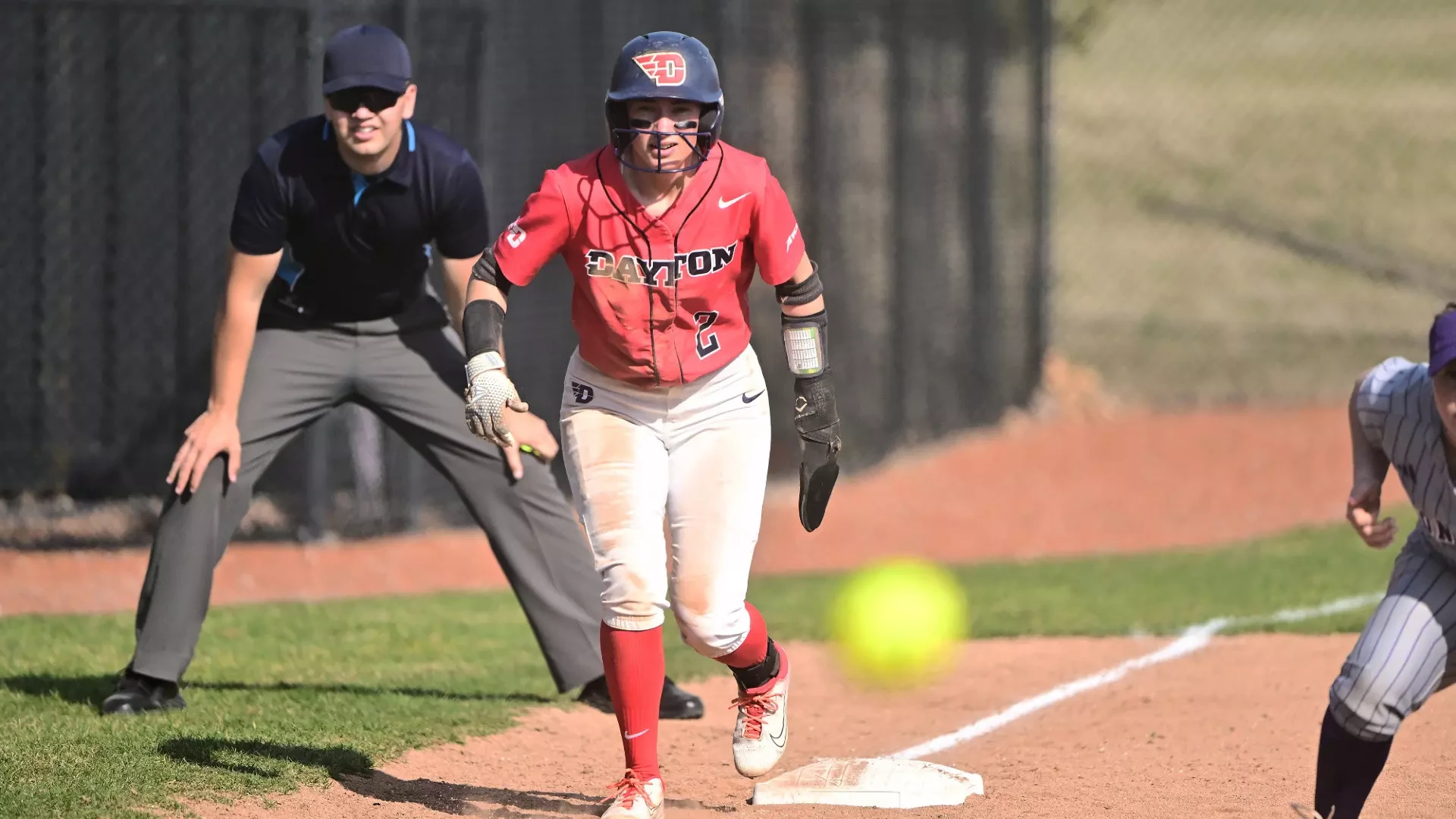 Softball's Kirnan Bailey prepares to take off toward home plate from third base as the pitch is thrown to the batter