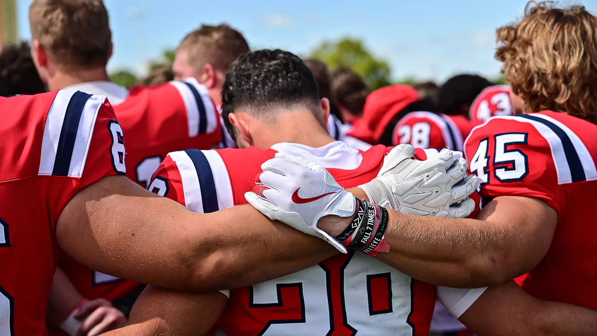 2025 football - tmu - pregame prayer close up