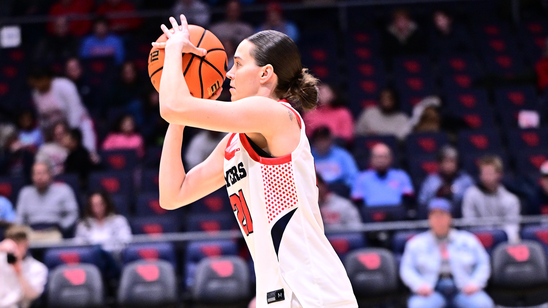 Nicole Stephens shooting the ball