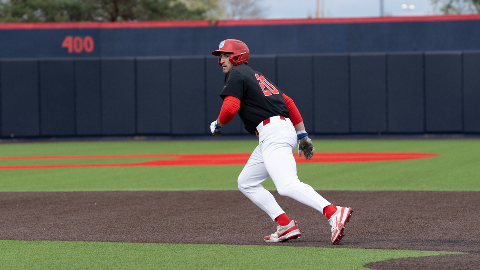 Bobby Stang runs towards second base.