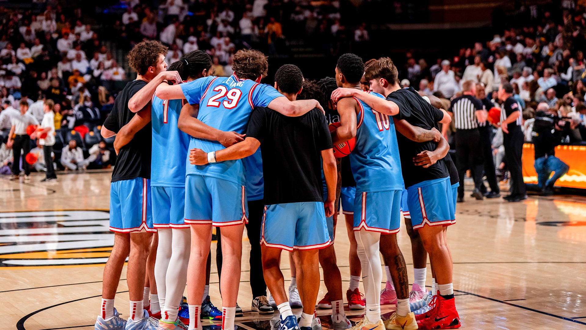 The Dayton men's basketball huddles on the court at VCU.