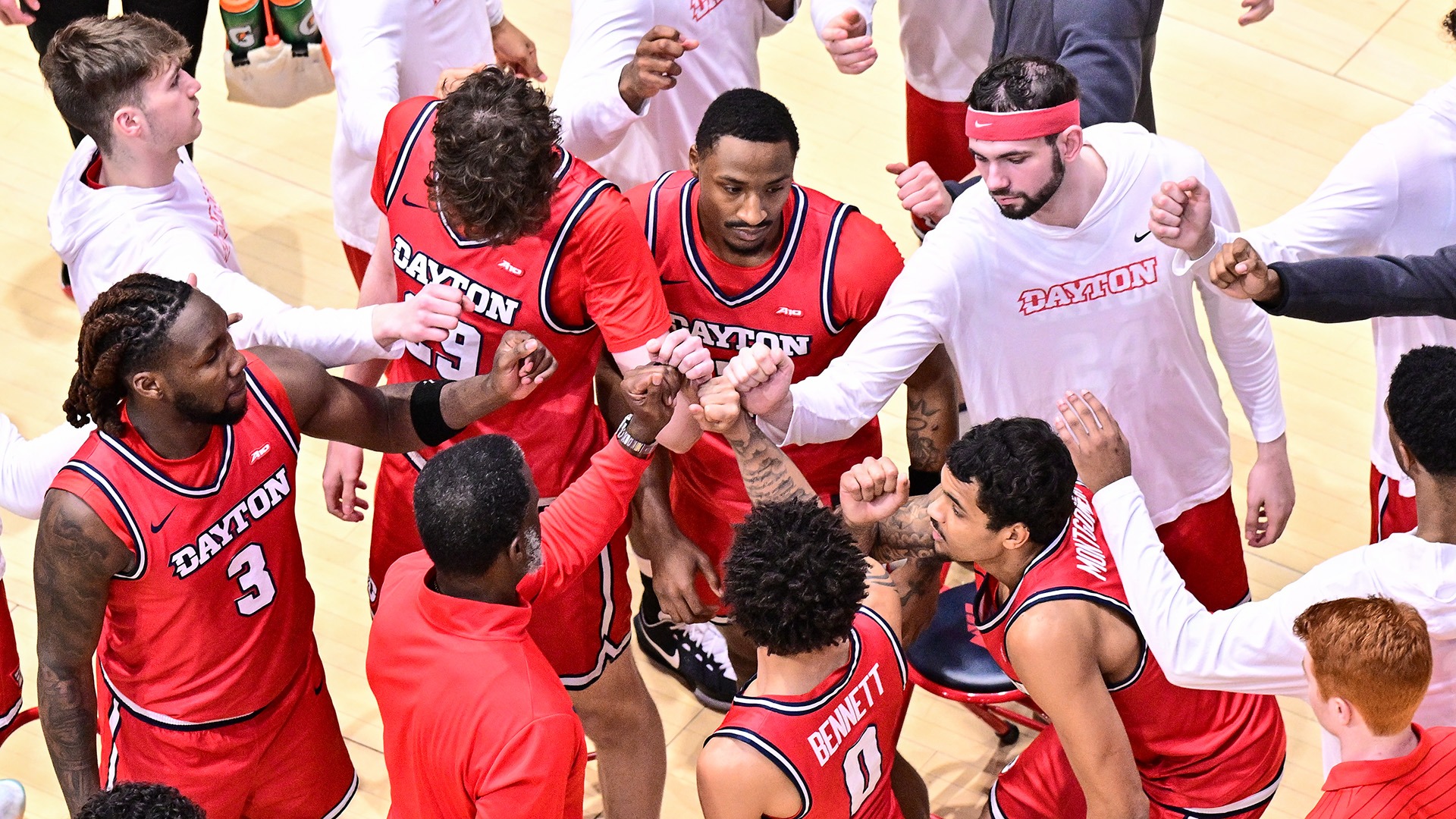 The Dayton men's basketball team huddles prior to taking the court against VCU.