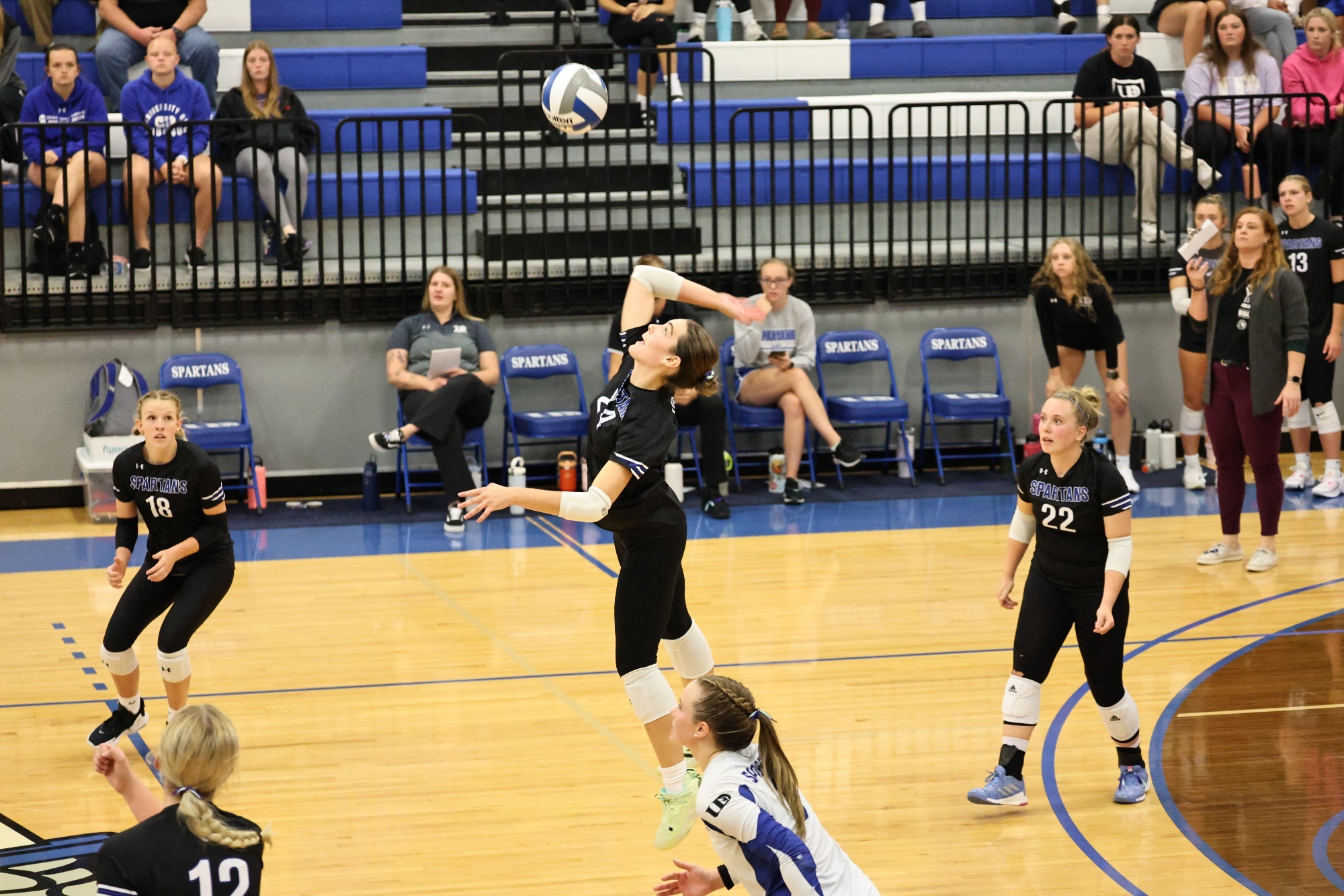 volleyball-extends-conference-undefeated-streak-to-five-university-of
