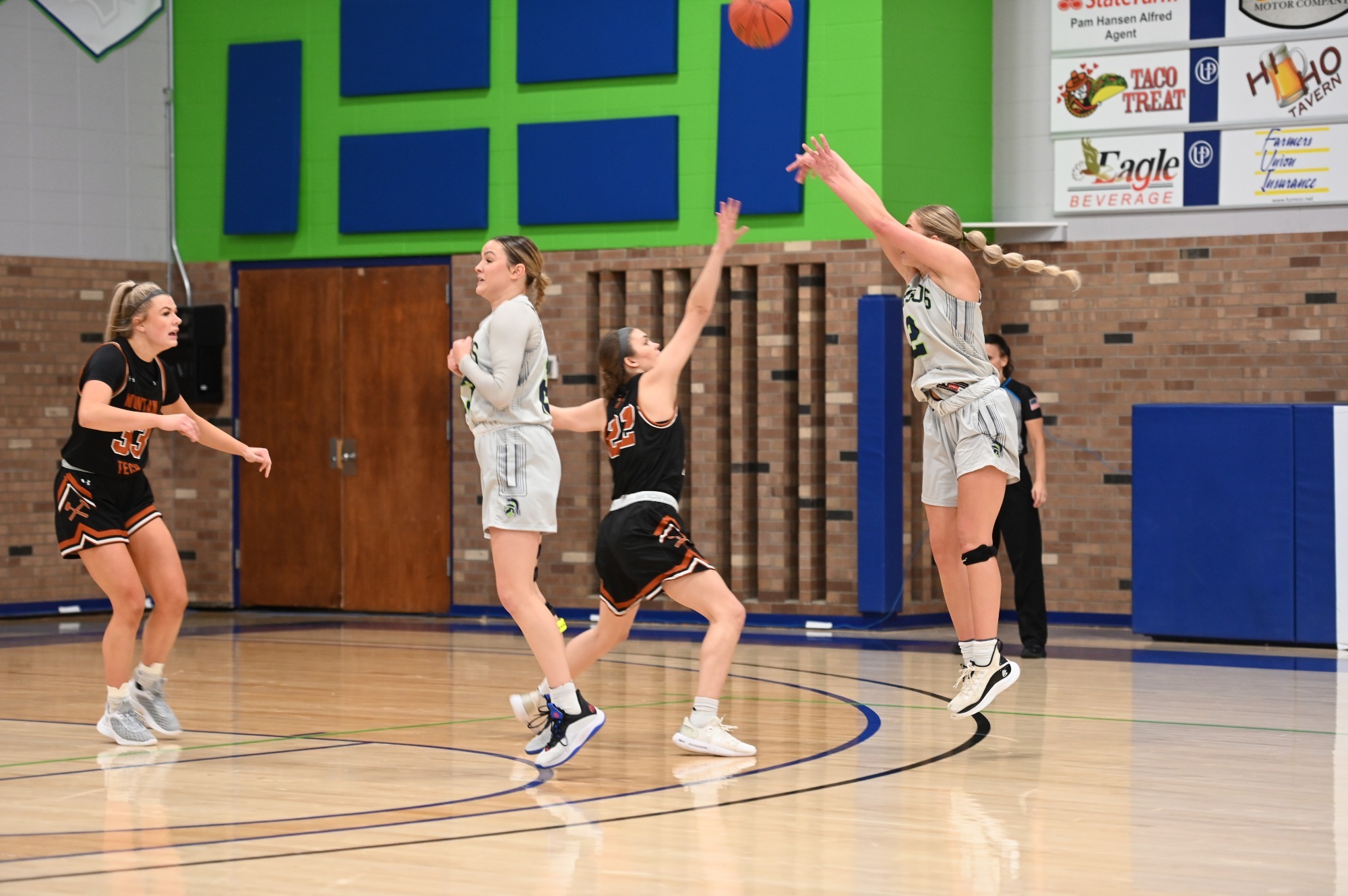 Argo women lose 7460 at Carroll in regular season finale University