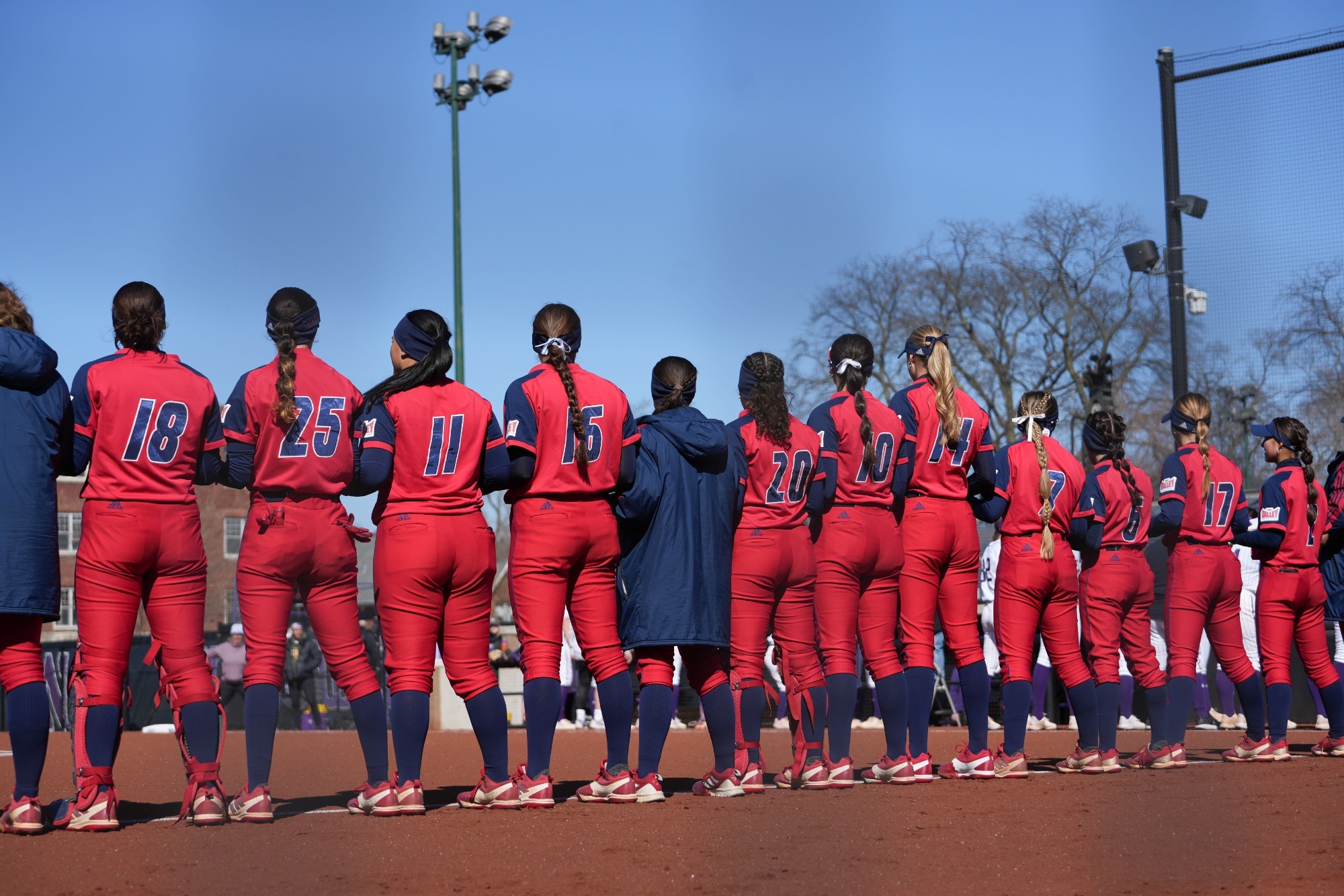 softball-drops-midweek-match-up-to-northwestern-uic-athletics