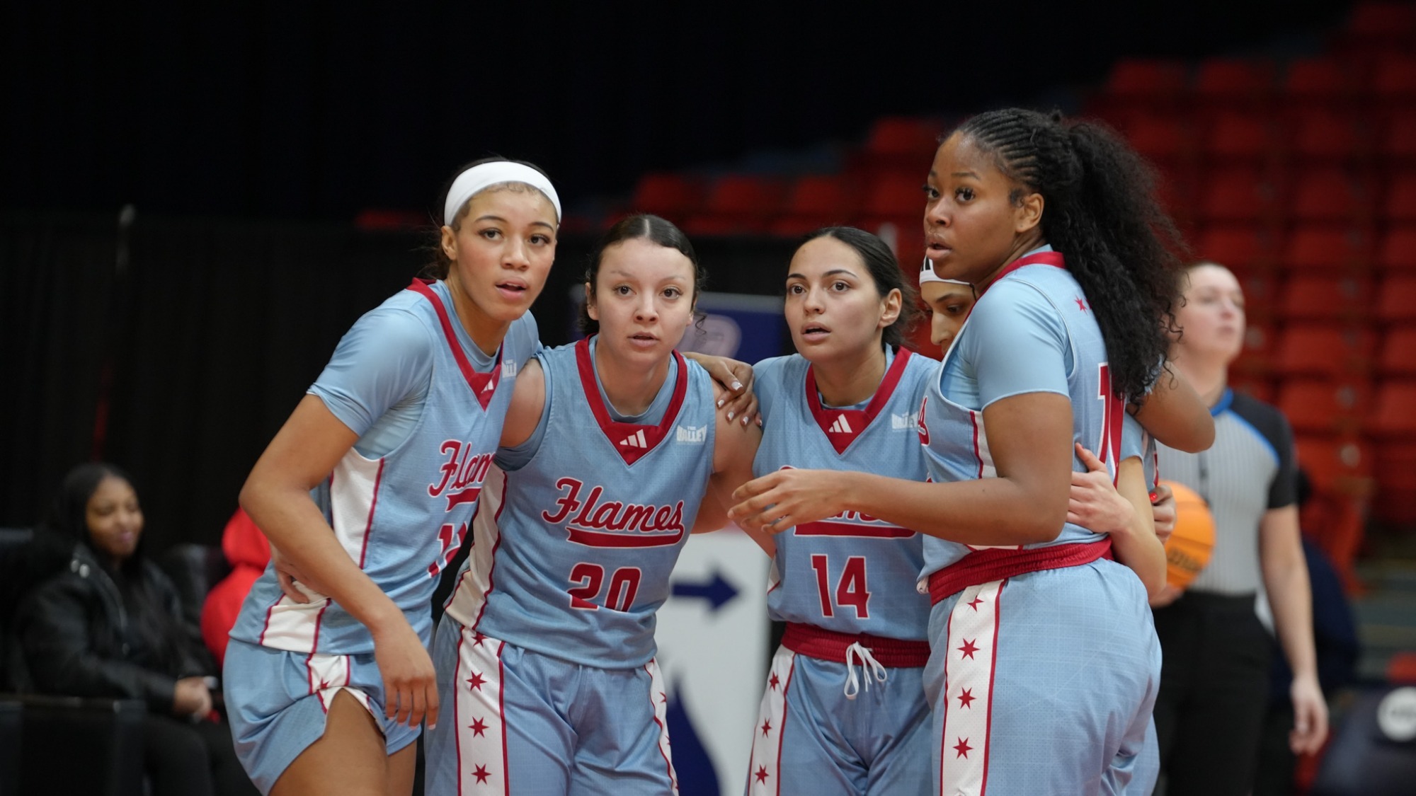 UIC WBB TEAM HUDDLE 