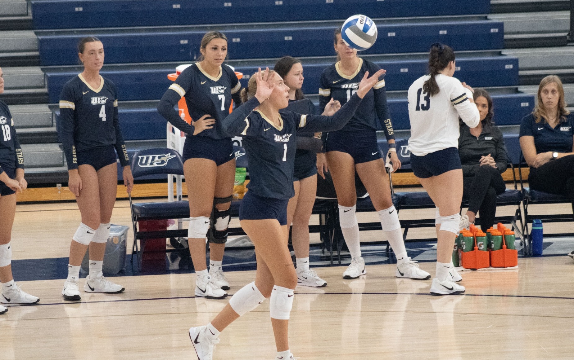 Madeline Mendelblatt serving the ball 