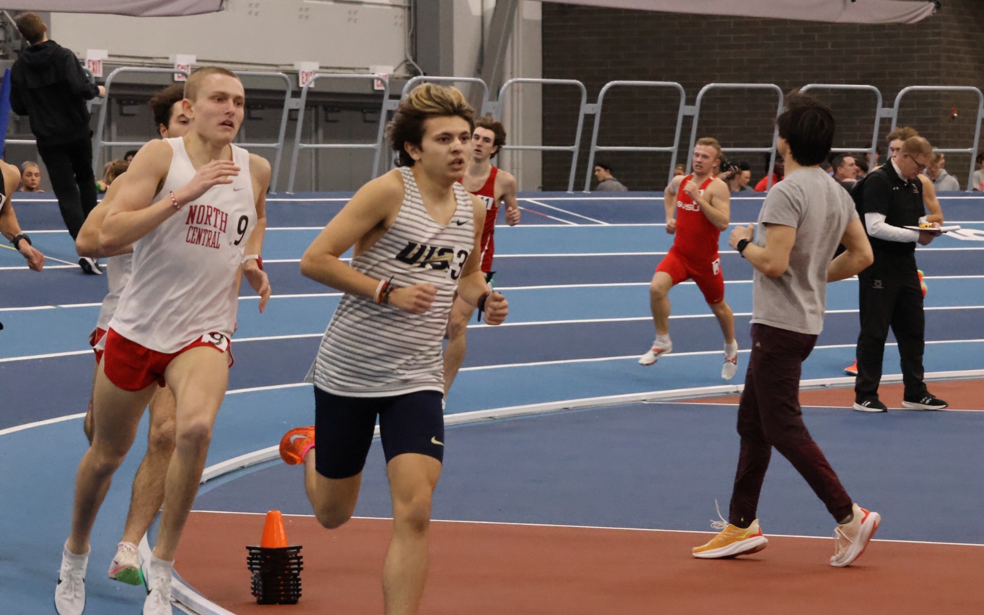 Dom Cantarini running at Lewis Invite
