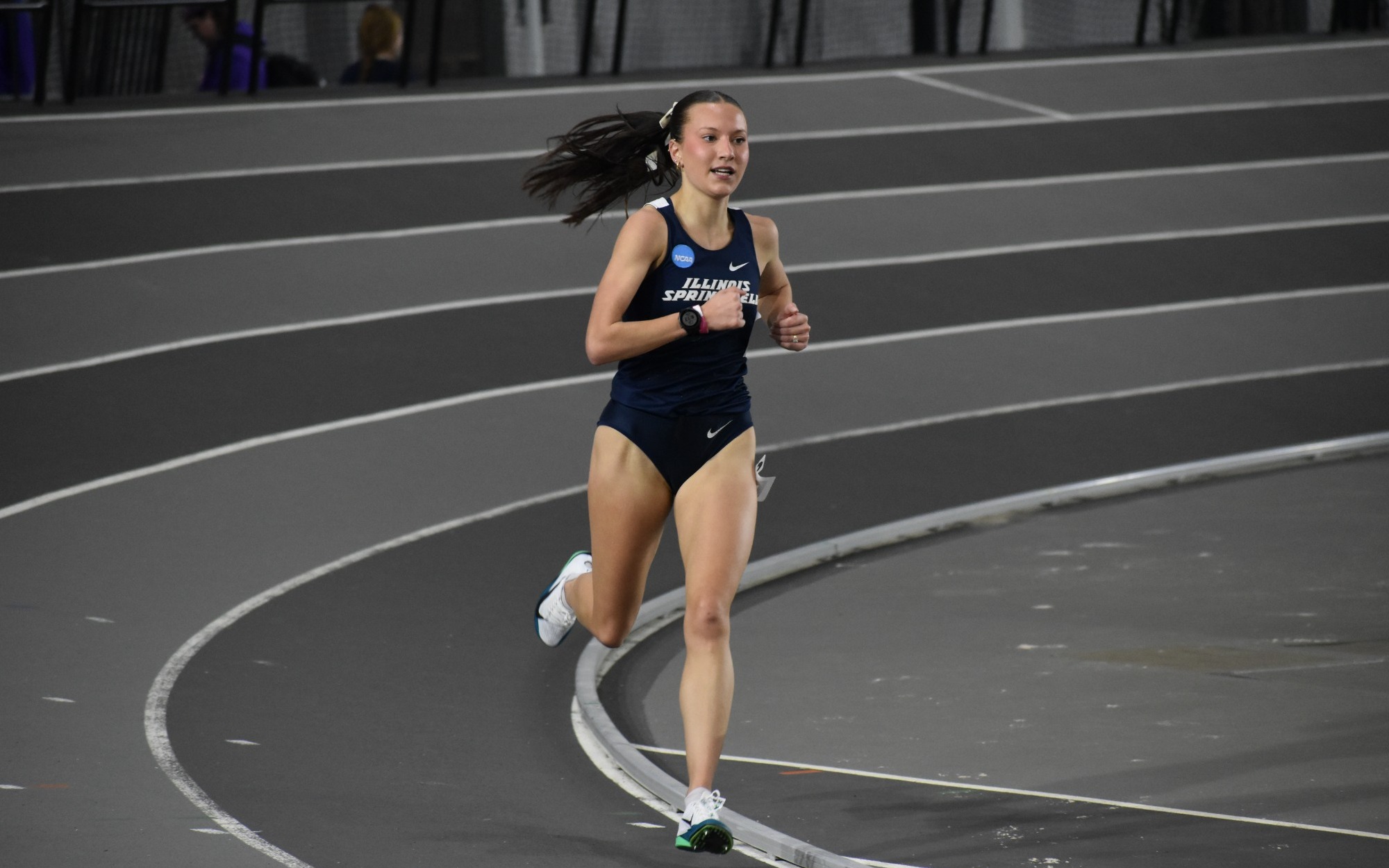 Maddie Miller-Ross running on an indoor track