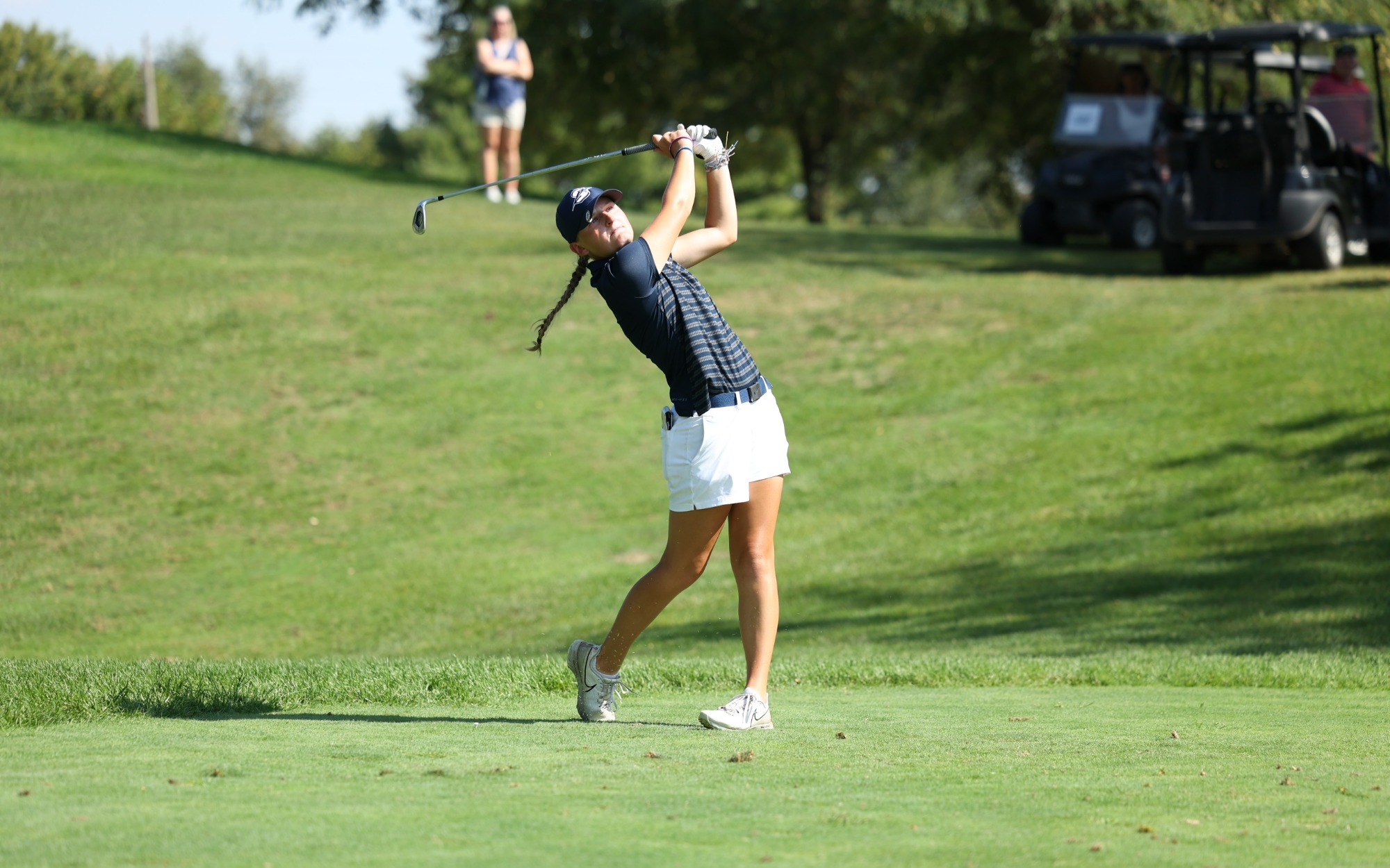 Elaine Grant golfing