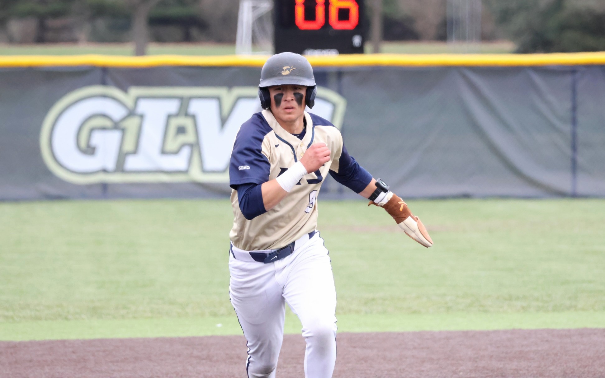 Jesse Contreras baserunning