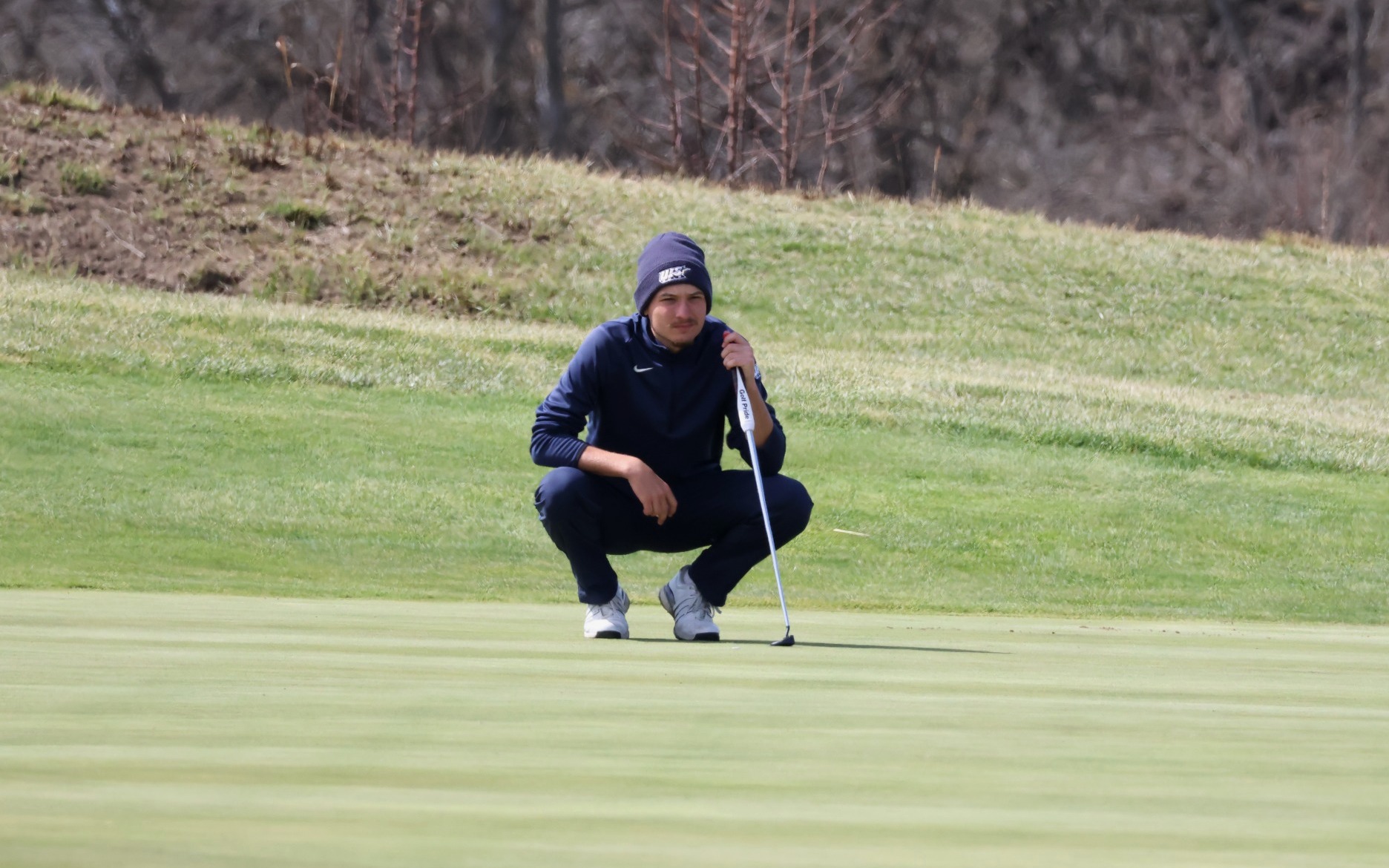 Sacha Lamraski preparing to make a putt in golf