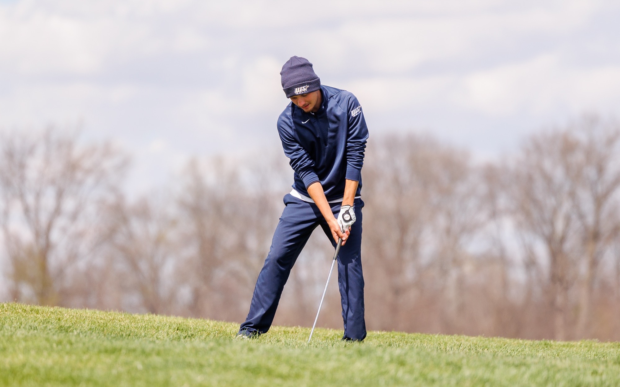Sacha Lamraski golfing in blue UIS outfit