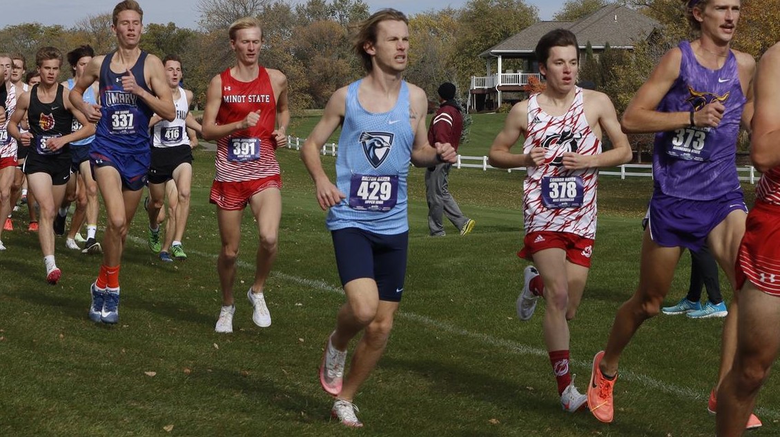 David Snider running for the Peacocks at the NSIC Championships