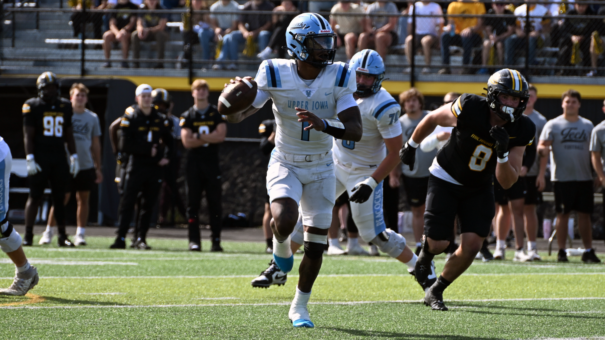Zamar Wise looking to throw vs. Michigan Tech 9/19/26
