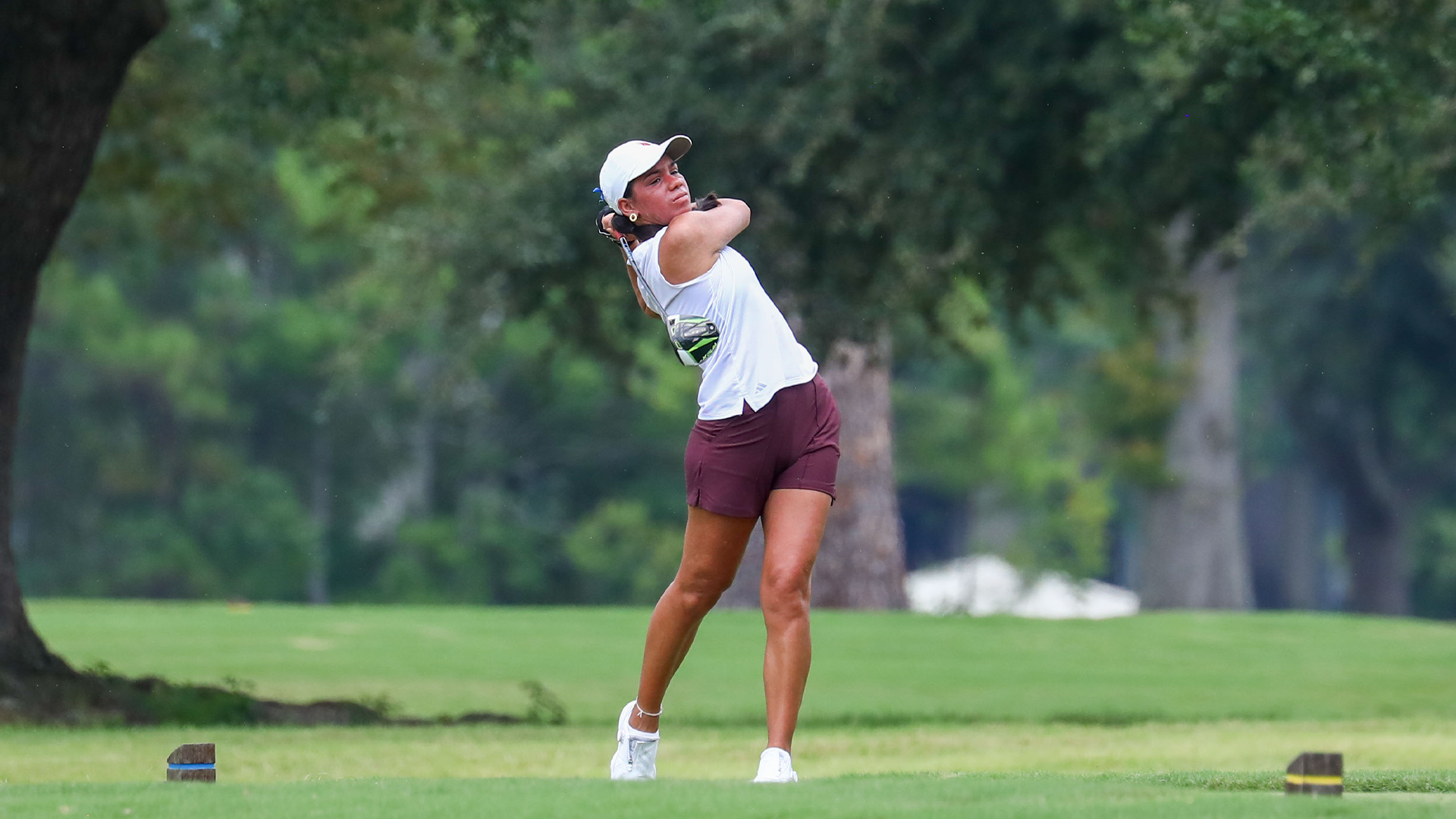 Golfer Daniela Campillo hitting a shot in practice