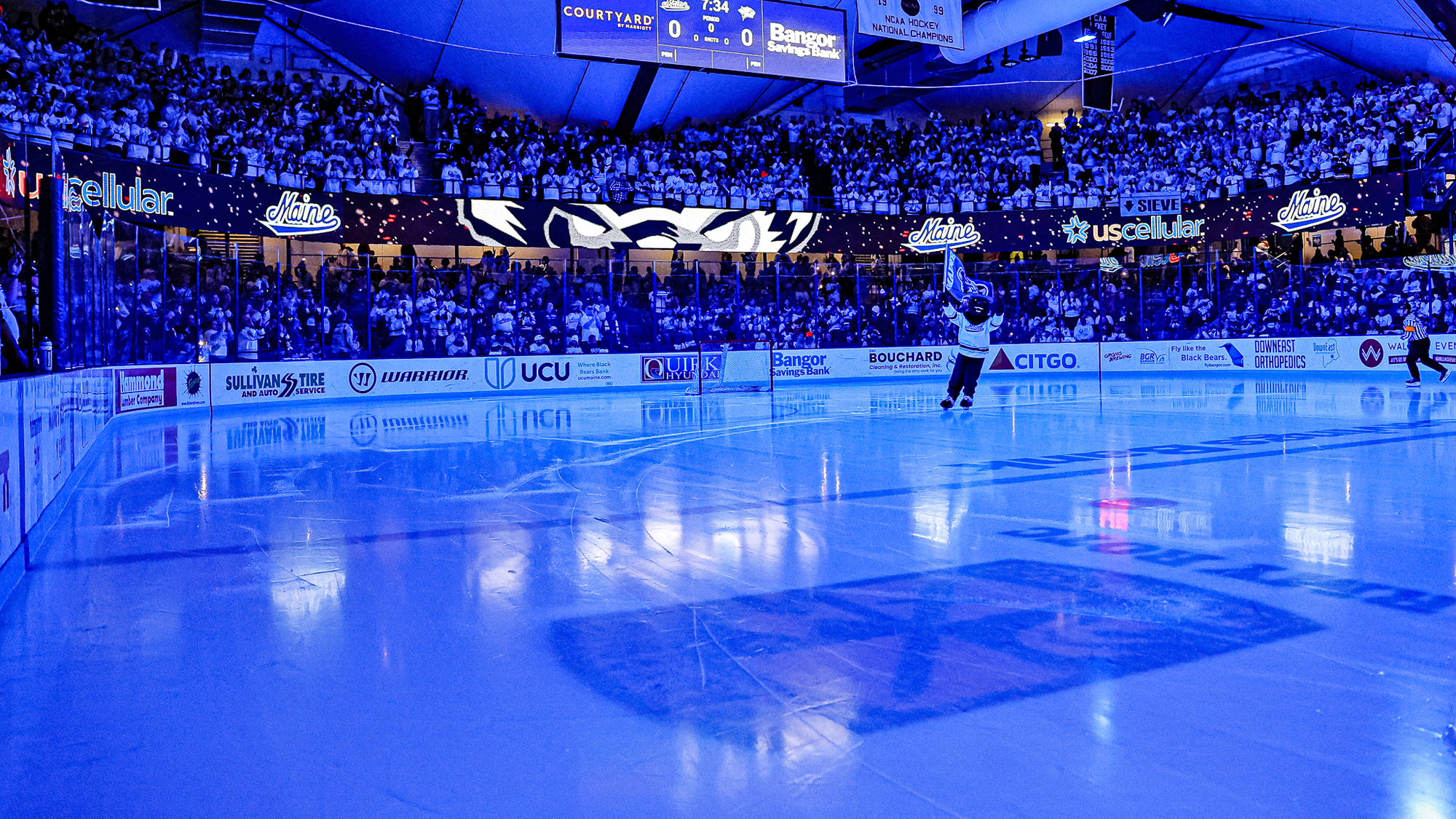 A full alfond arena pregame.