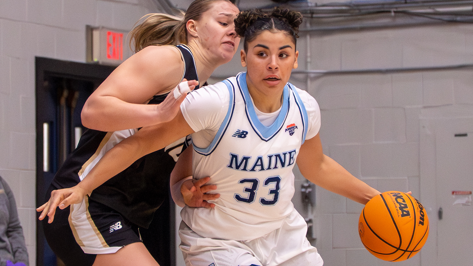 Adrianna Smith posts up against Bryant