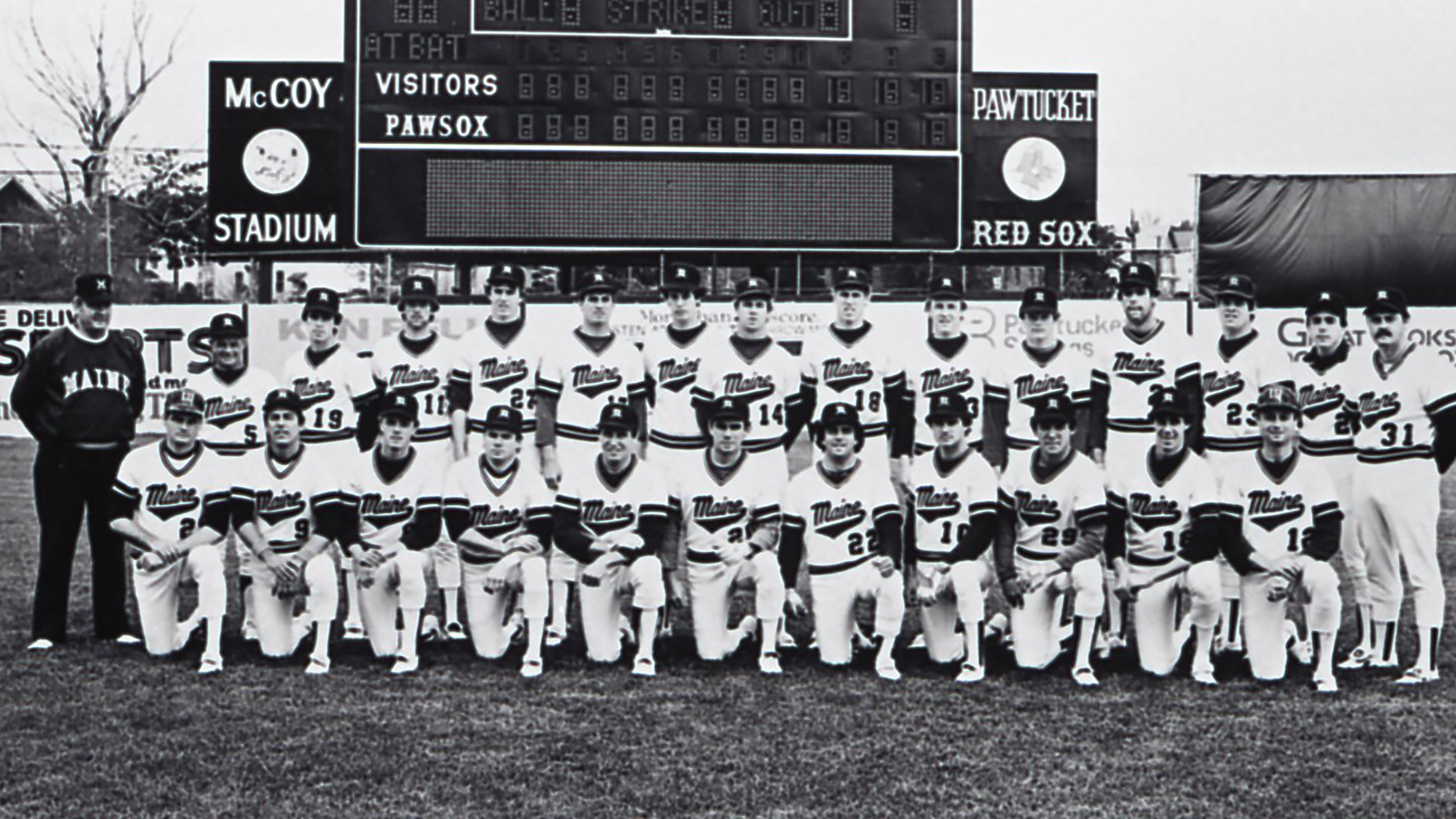 A team photo of the 1983 baseball team.