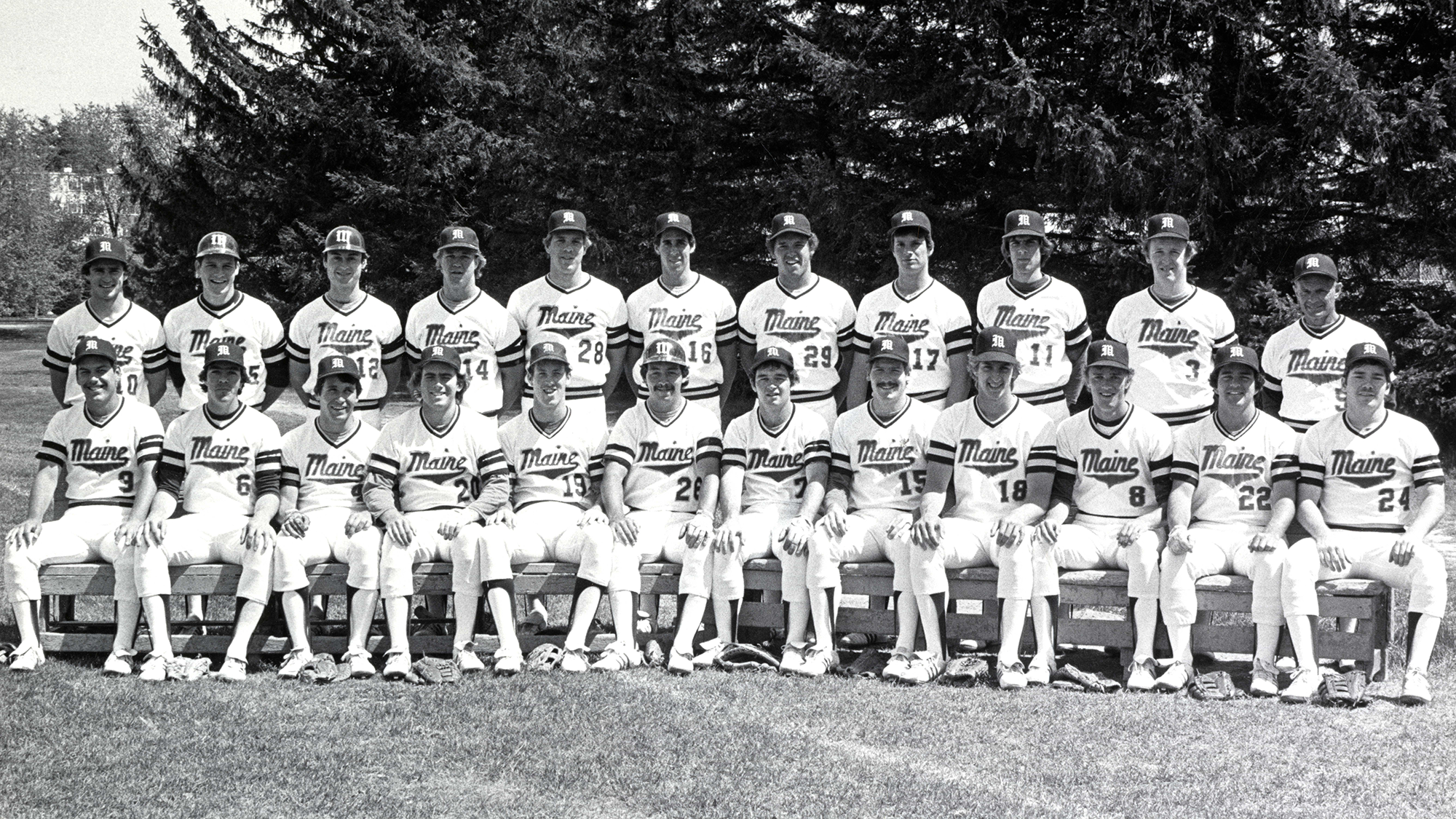 A photo of the 1982 baseball team.