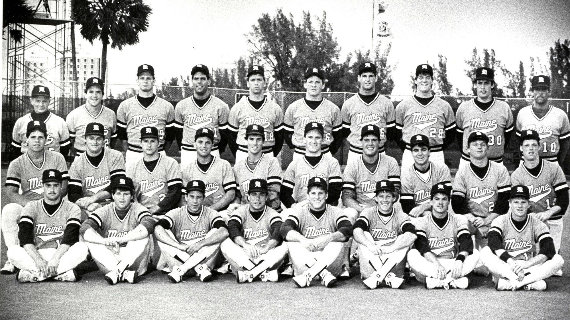 A team photo of the 1986 baseball team.
