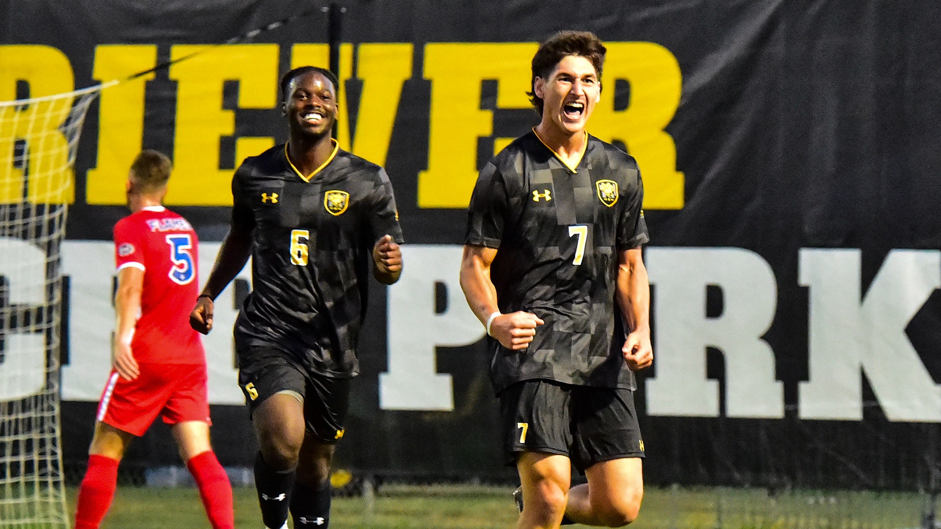 Three Brilliant Goals and Gillespie's Work in Goal Propels Men's Soccer