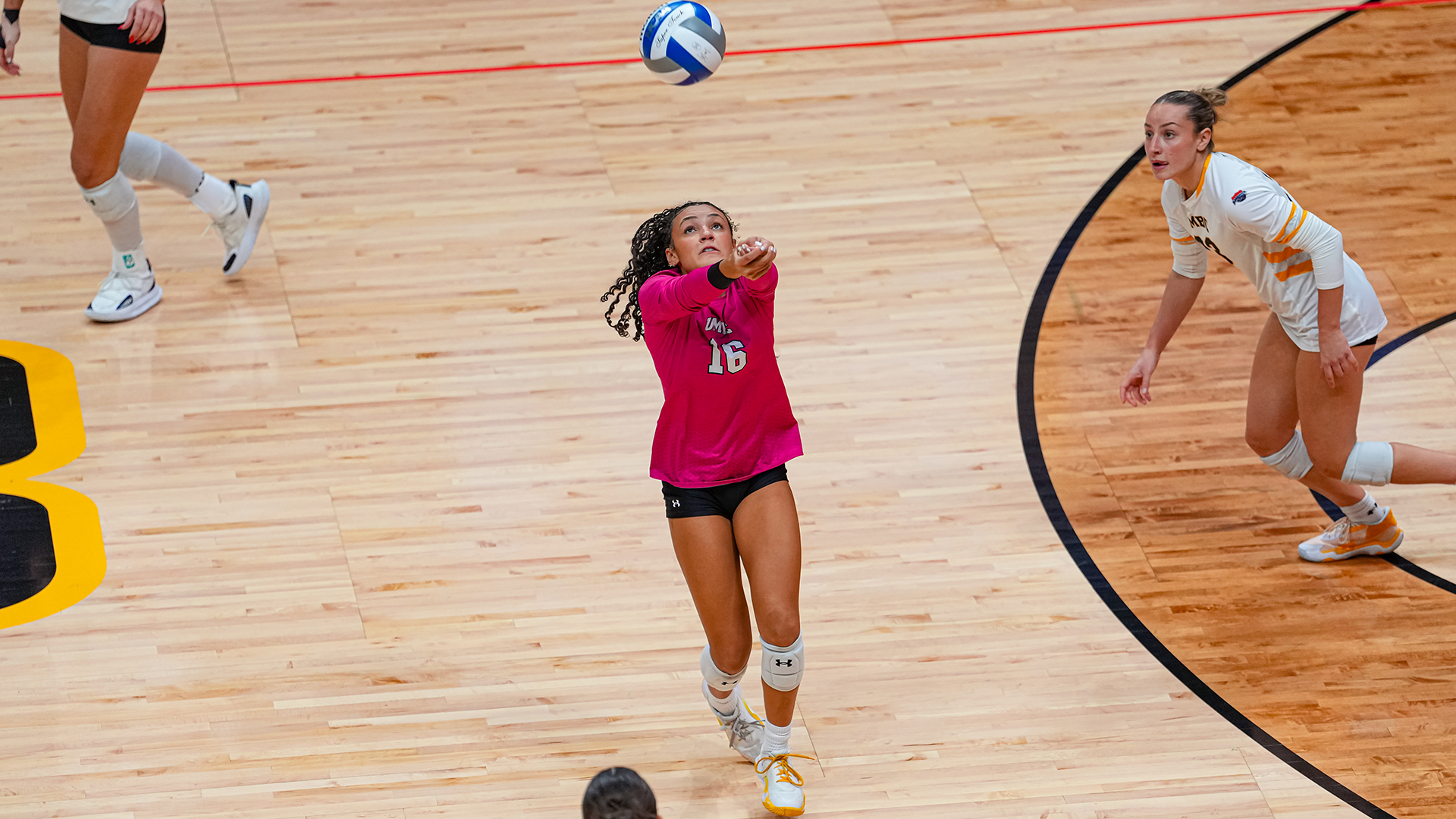 Hannah Howard passes the ball against Howard