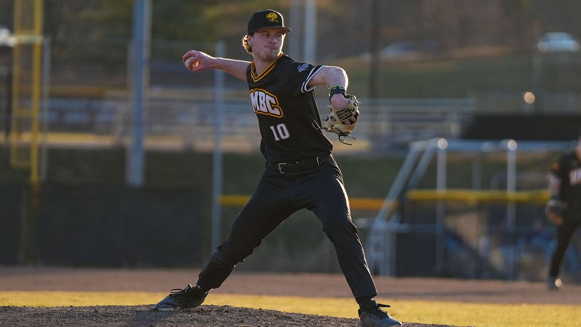 Zach Robinson pitches against Monmouth