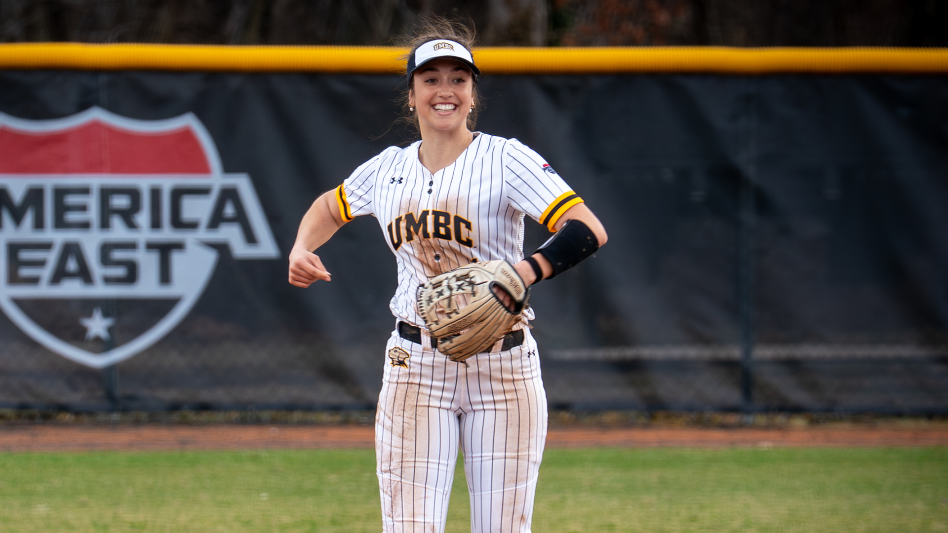 Sophie Anderson cheers against Morgan State