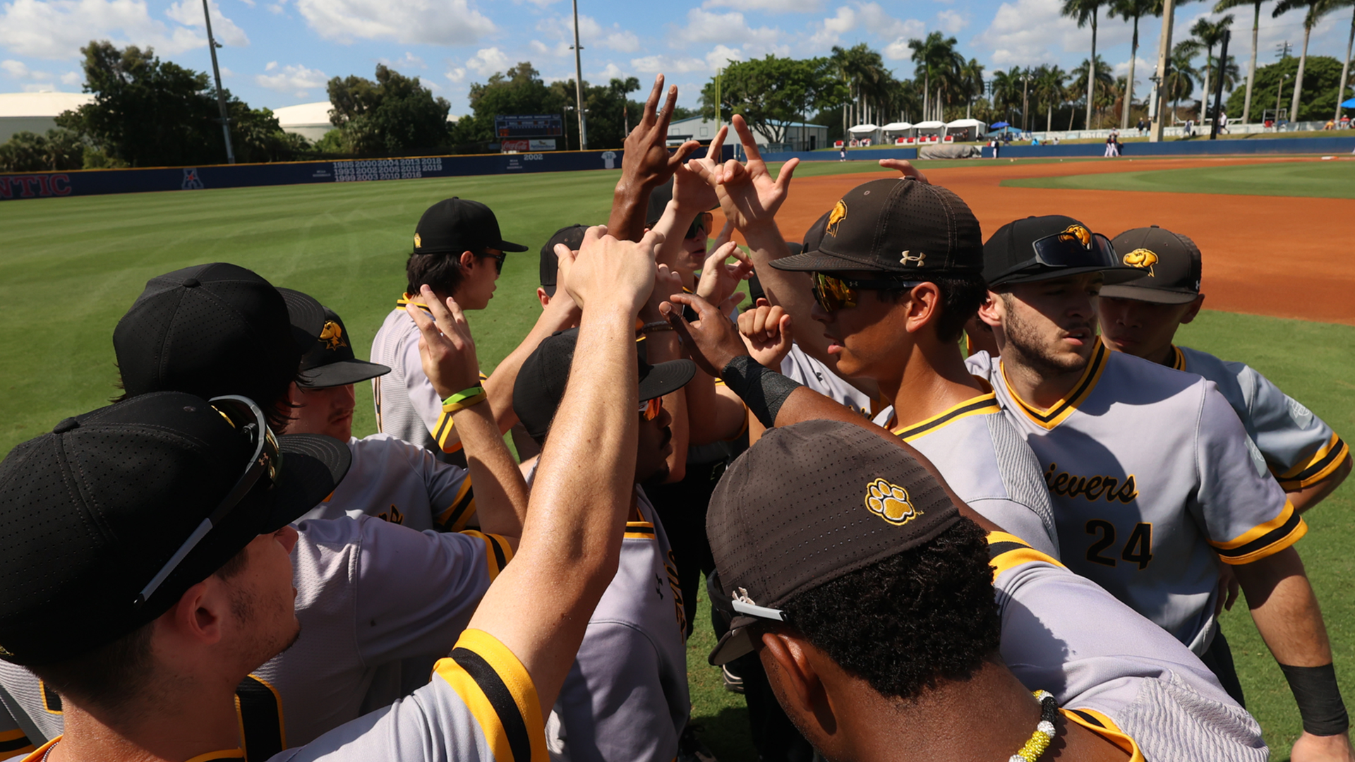 UMBC huddles pregame at FAU