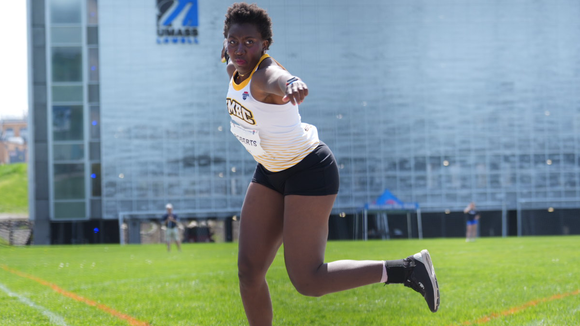 Ava Roberts throws the discus at the America East Championships