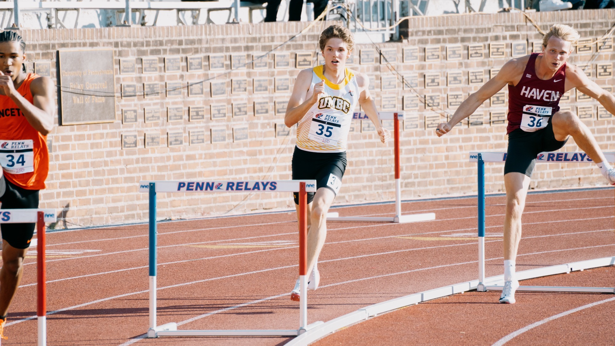 Justin Febles Runs 400 Hurdles at Penn Relays