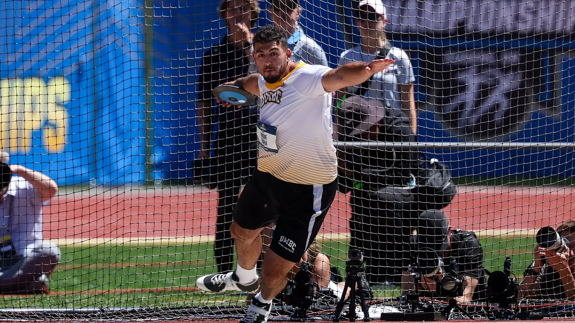 Iosif Papa competes in the discus at NCAA Championships in Eugene, Oregon