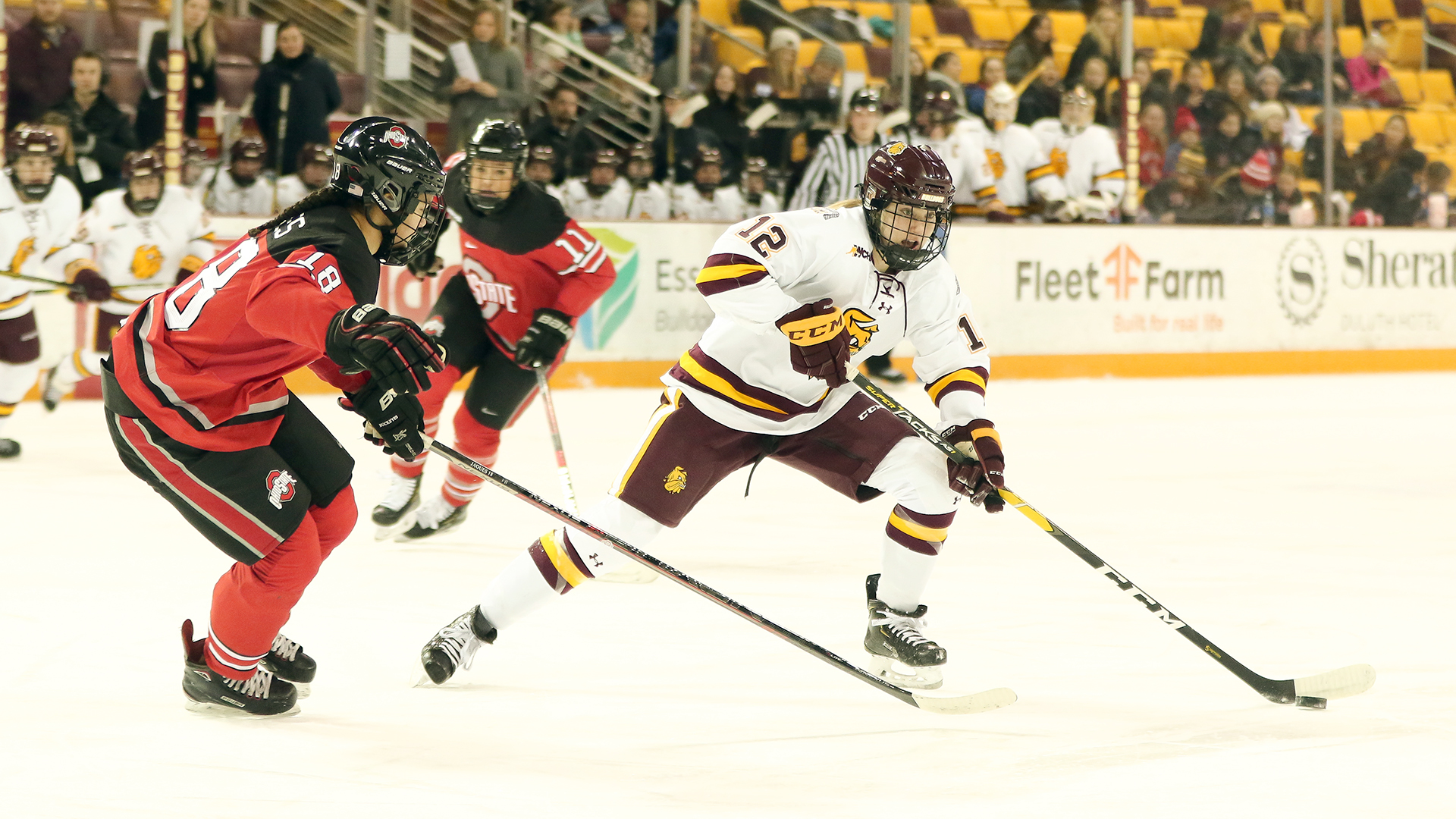 BELL, HANLEY AND HUGHES WILL CAPTAIN THE BULLDOGS IN 2022-23 - UMD Athletics