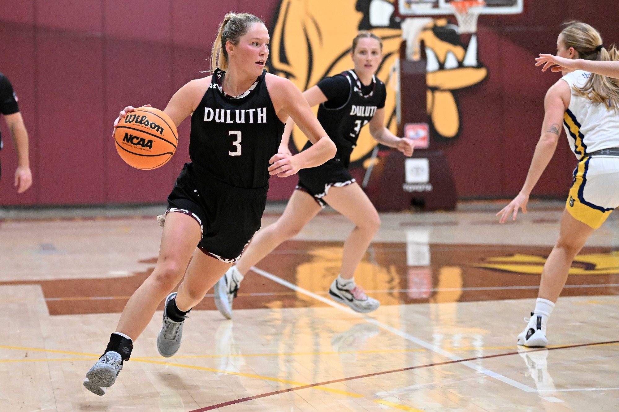 8 Women’s Basketball Falls to UW Parkside, Splits Games on Opening Weekend UMD Athletics