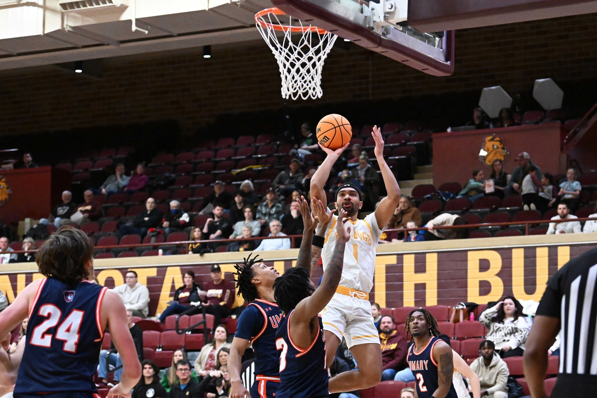 No.23 Men’s Basketball Opens the New Year with a Win at Home UMD