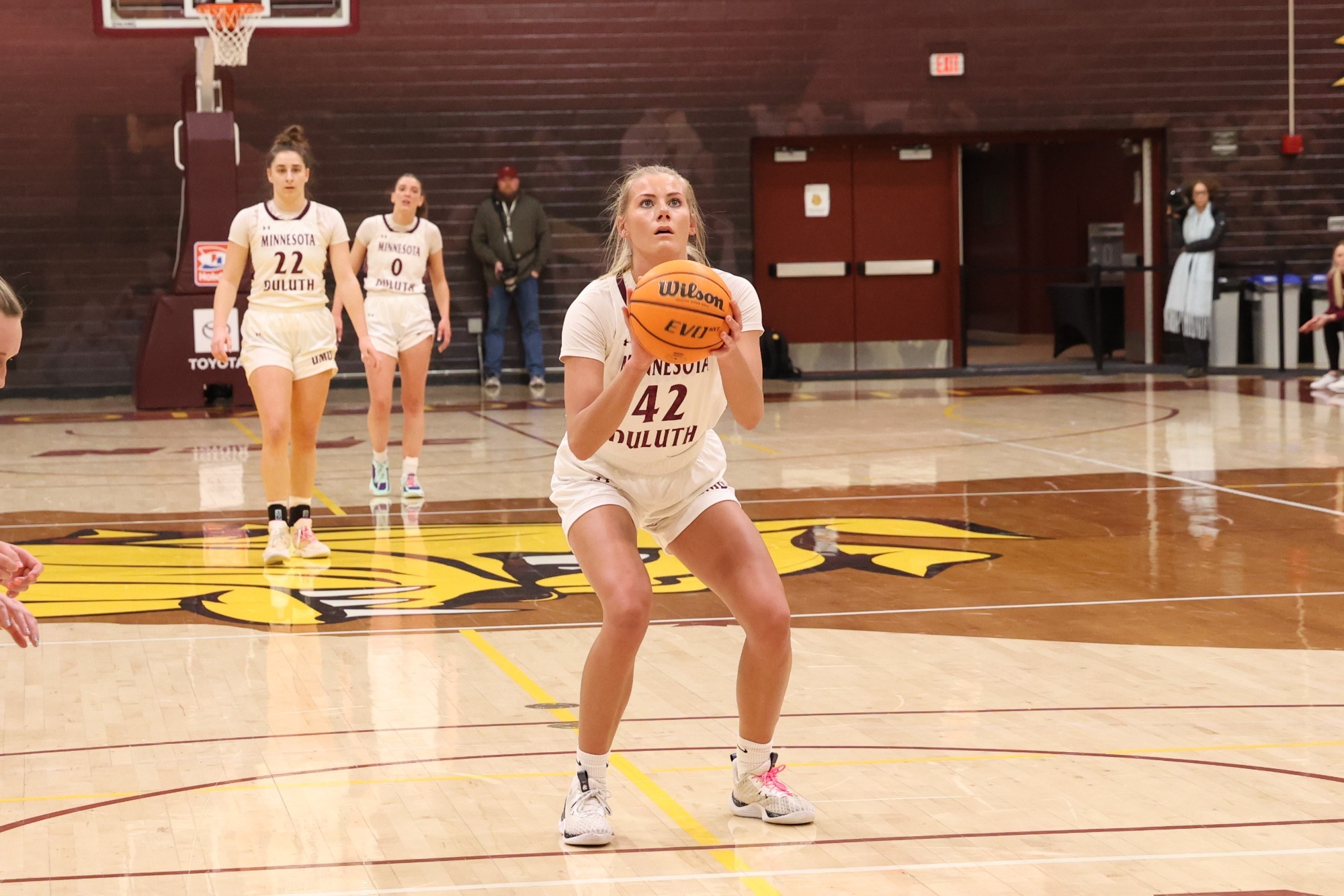 Gilbertson Sets New Career High for Points, Women’s Basketball Books