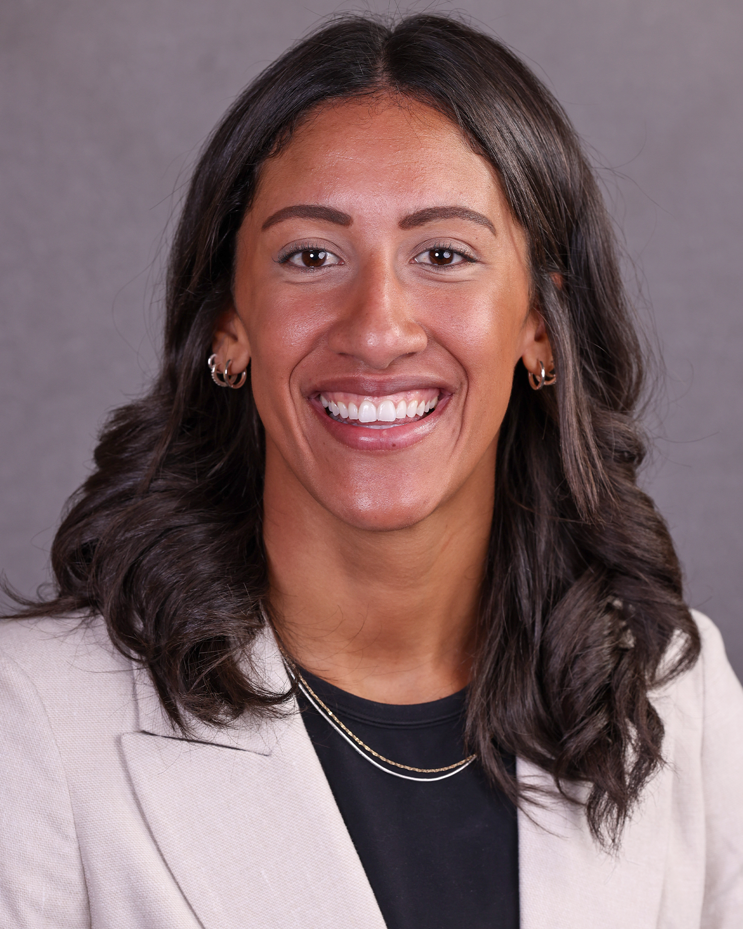 Liv Soares Headshot