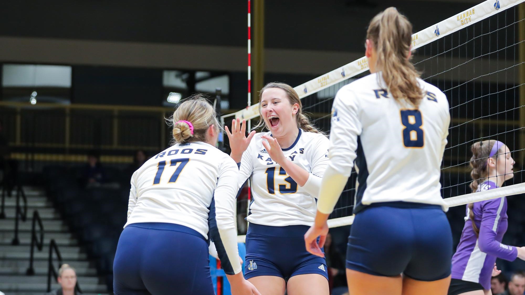 Volleyball Takes Big Win at Denver University of MissouriKansas City