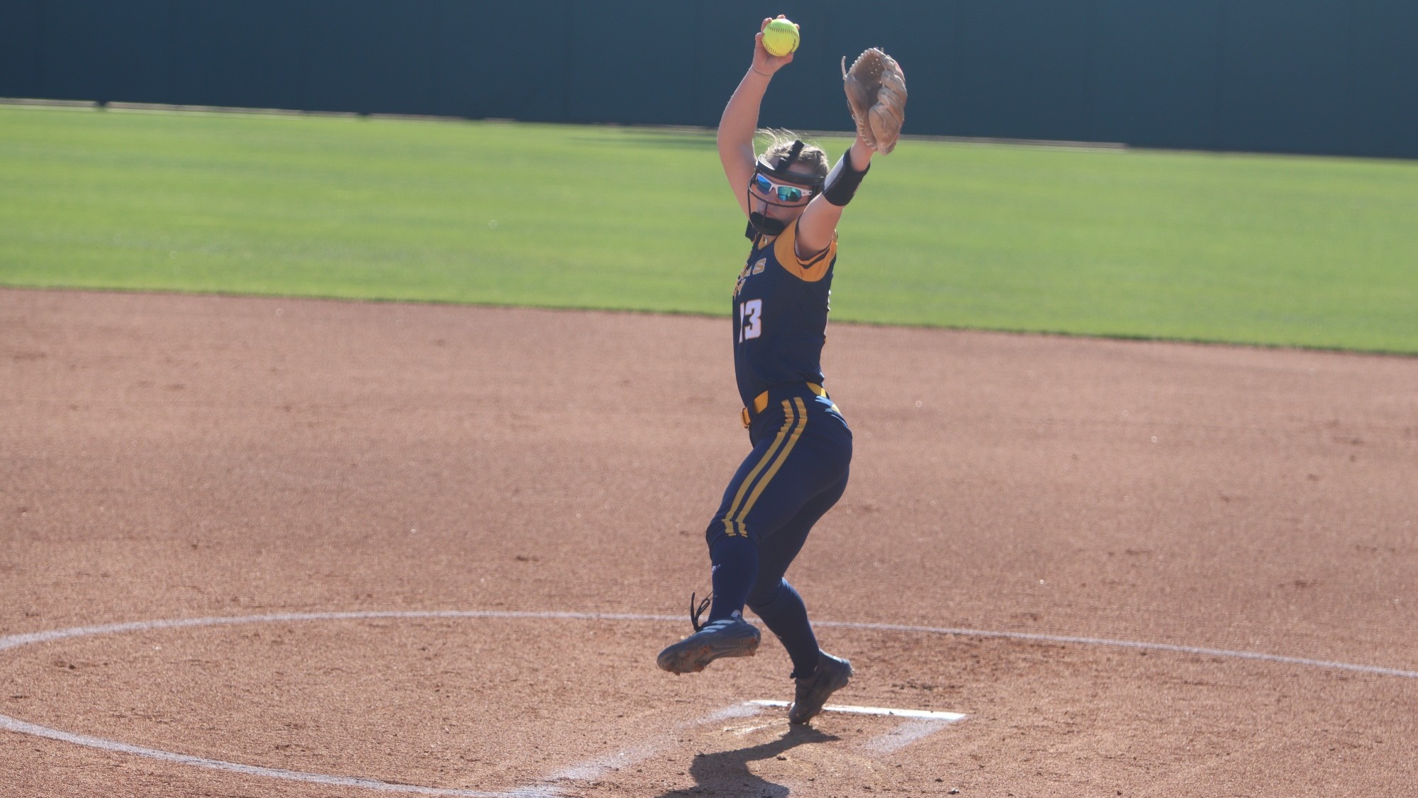 katie-noble-2024-softball-university-of-missouri-kansas-city