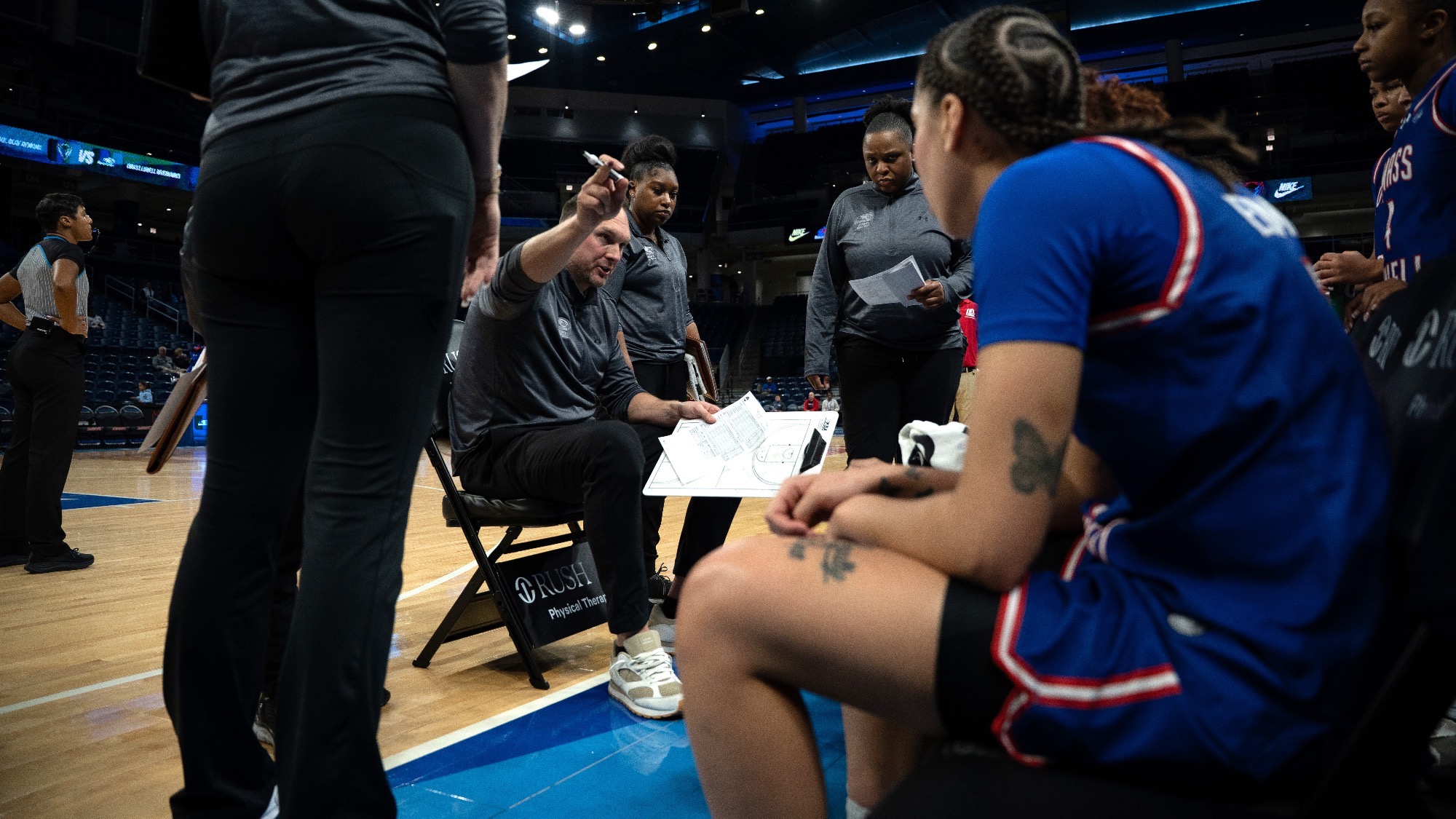 WBB_Huddle_DePaul