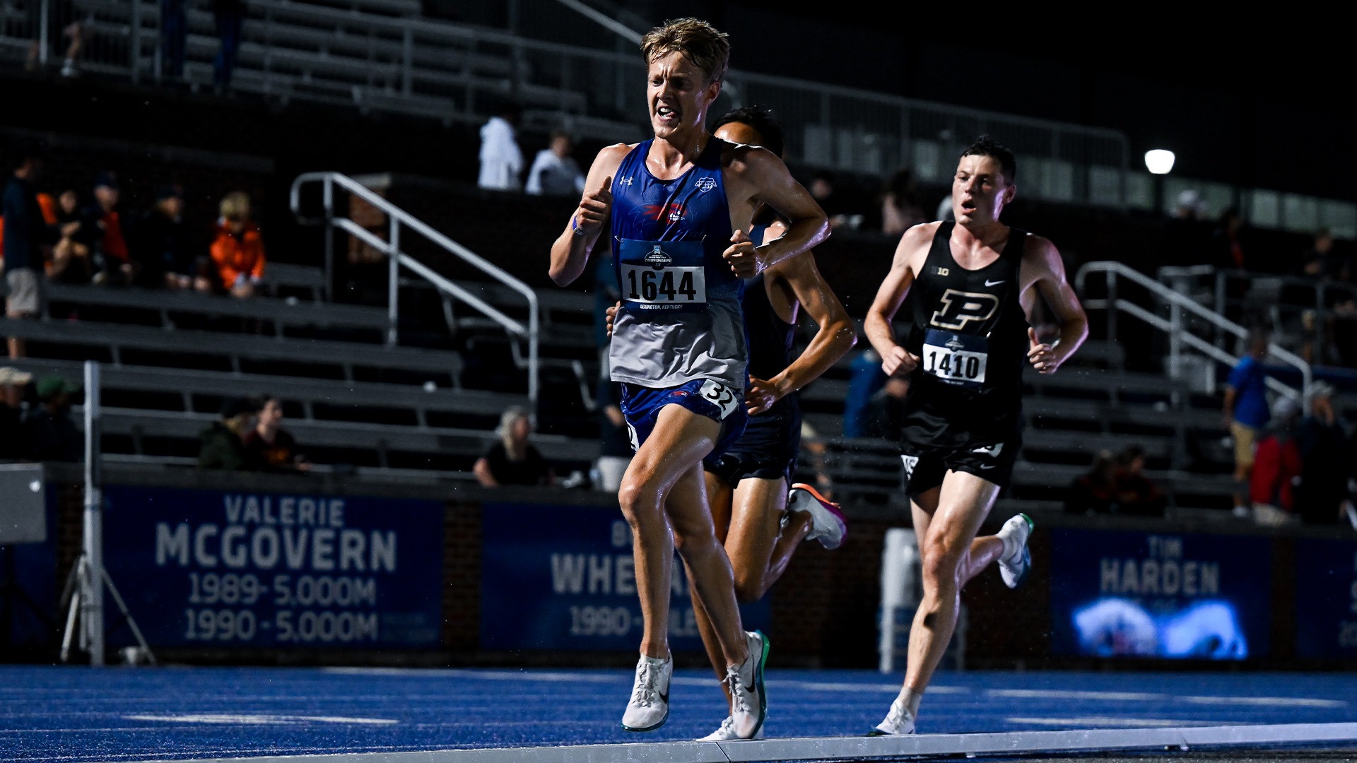 Photo of Jan Wouter van den Akker running