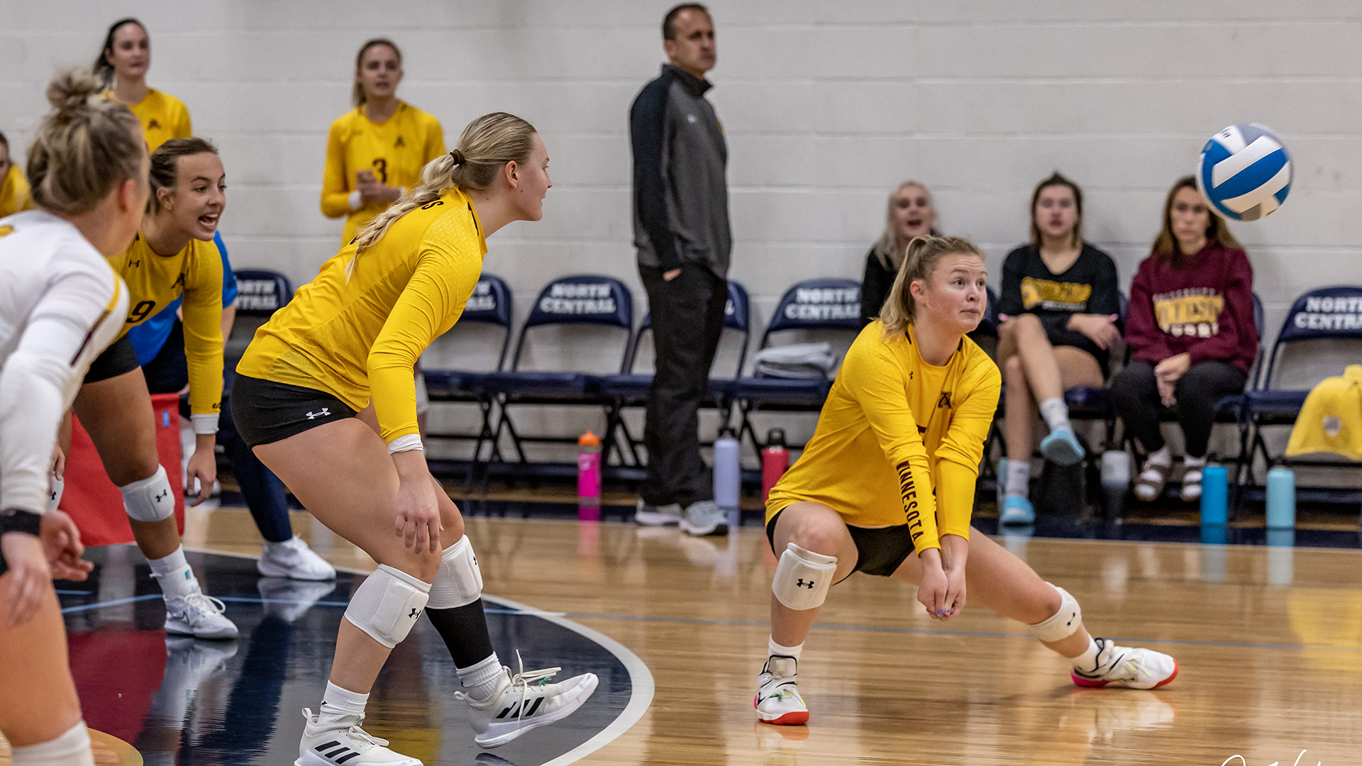 Volleyball Handles Martin Luther in Three Sets University of