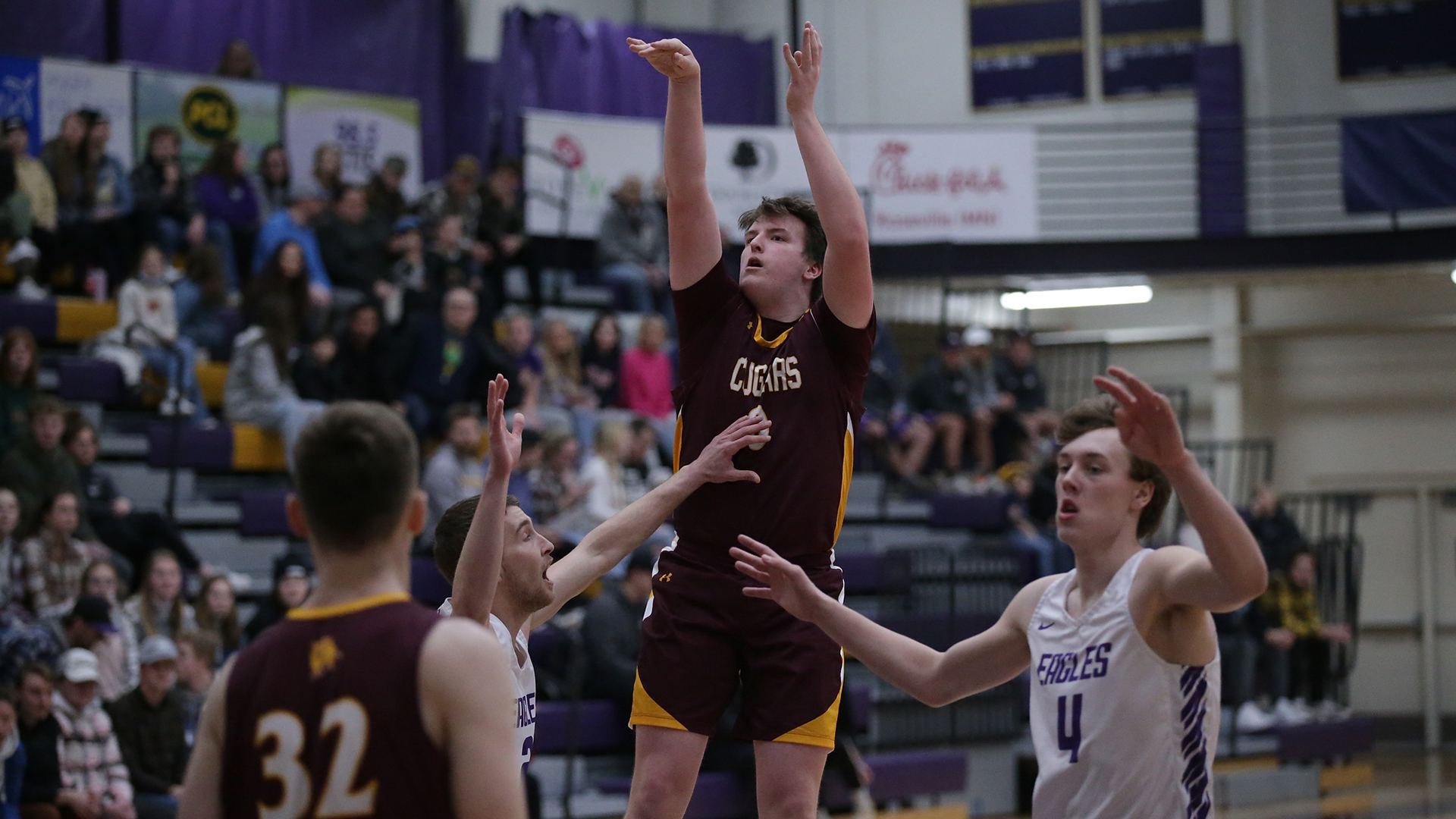 Slow Start Sinks Men’s Basketball at Rockford University of Minnesota