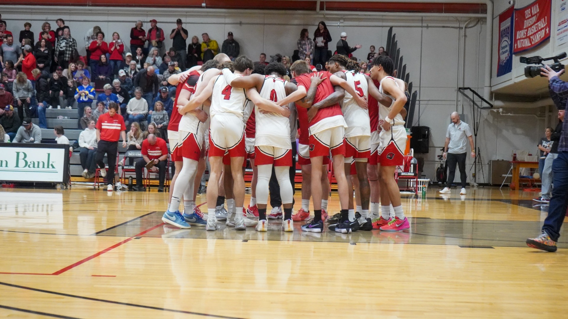 Men's basketball v tech