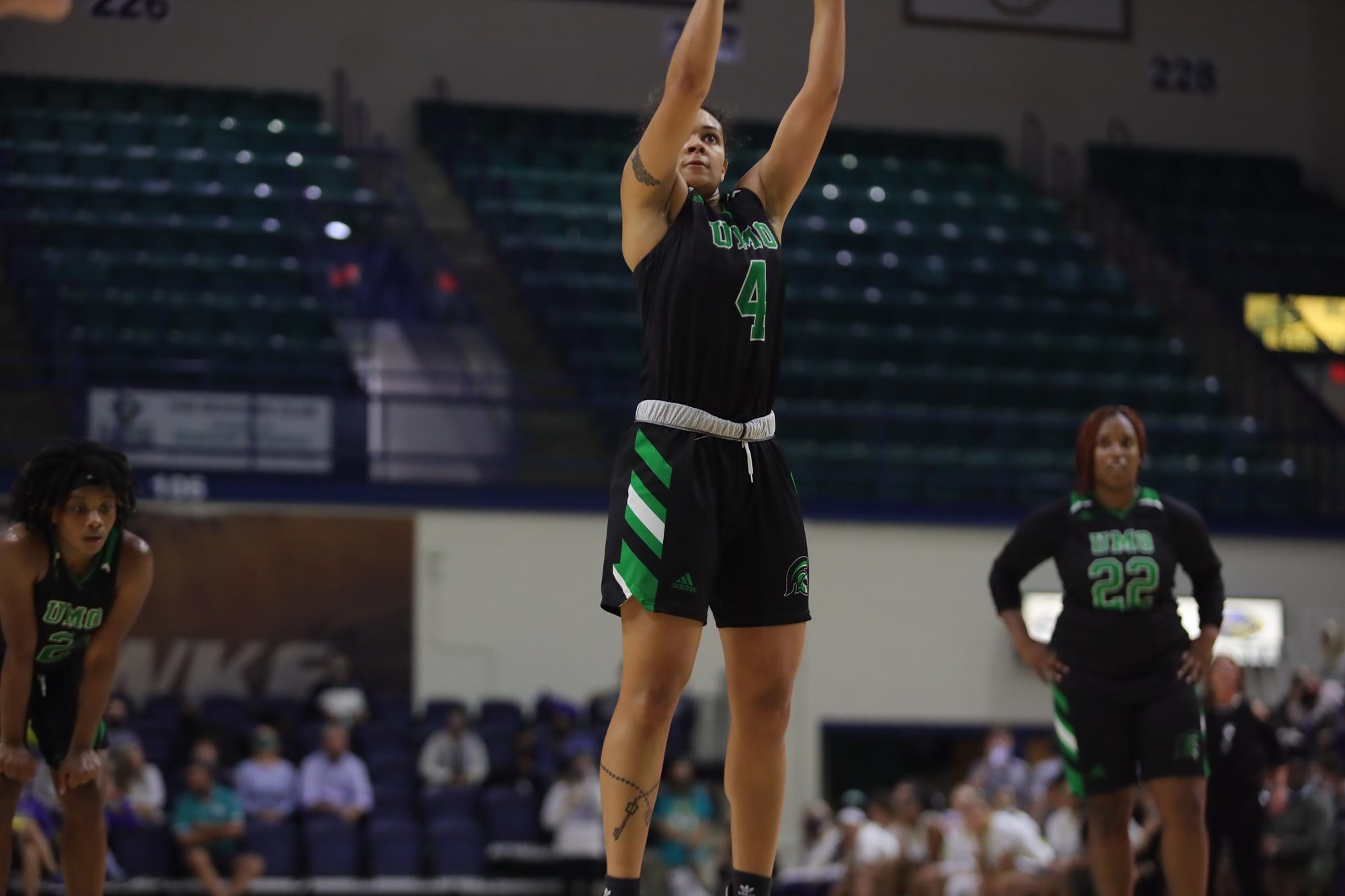 Women's Basketball Defeats the Flying Fleet of Erskine College