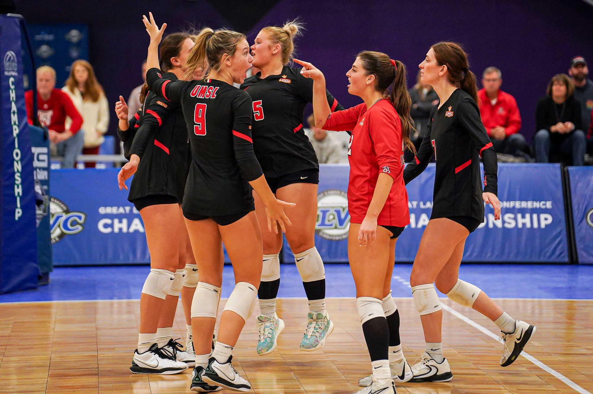 VB Huddle_Lewis