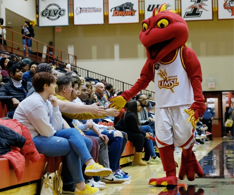 Louie with Tritons fans